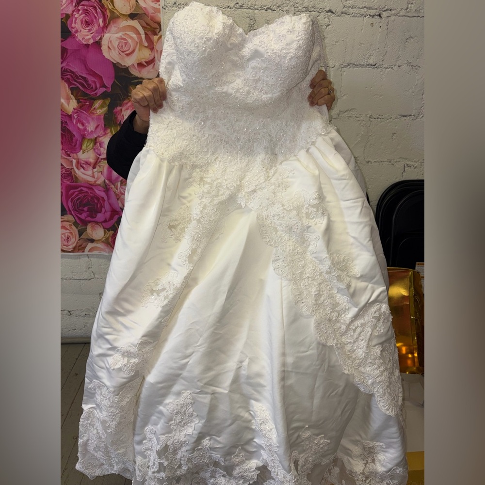 Elegant White Lace wedding dress